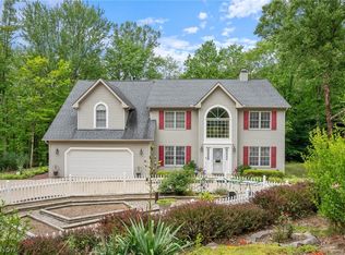 522 River Rd, Hinckley, OH 44233