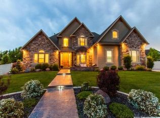 11114 S Farnsworth Ln, Sandy, UT 84070