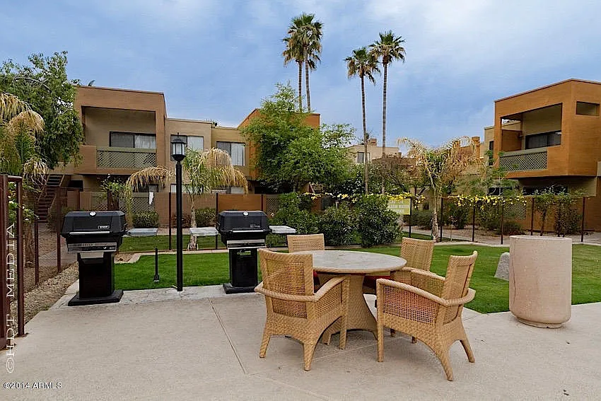 2 bed, 2.0 bath, 955 sqft, $2,400 — Photo 4