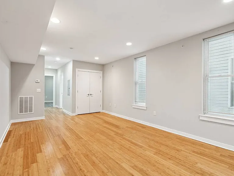 3044 Richmond St #9 — Photo 2