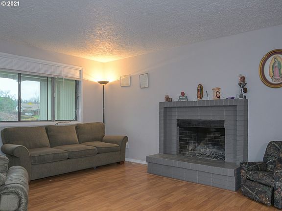 3rd image of 2217 NE 91st St