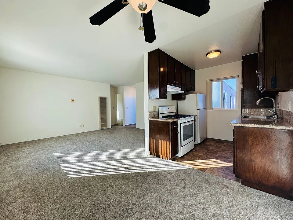 4873 Niagara Ave #9