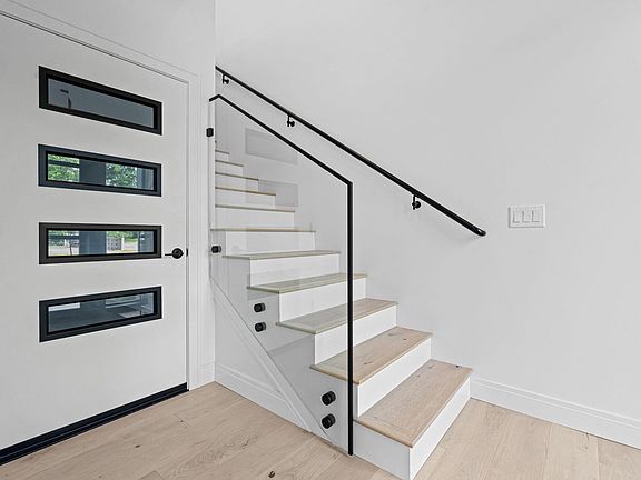 4th image of 215 Barlow St #1