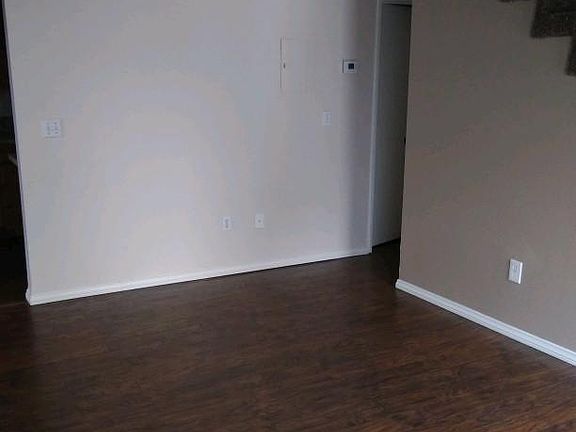 3rd image of 3103 E Jaguar Way