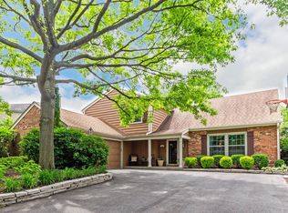 912 S Stonehedge Ln, Palatine, IL 60067
