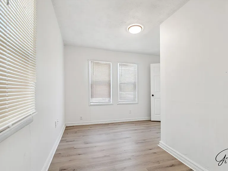 2615 Emmons Ave — Photo 12