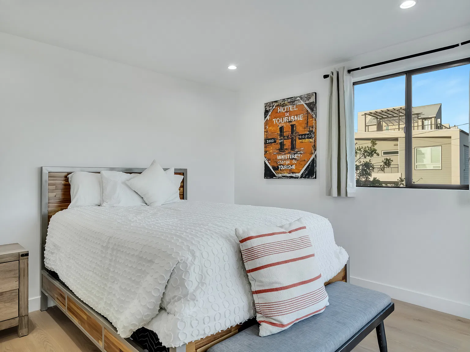 3 bed, 1250 sqft, $5,500 — Photo 3