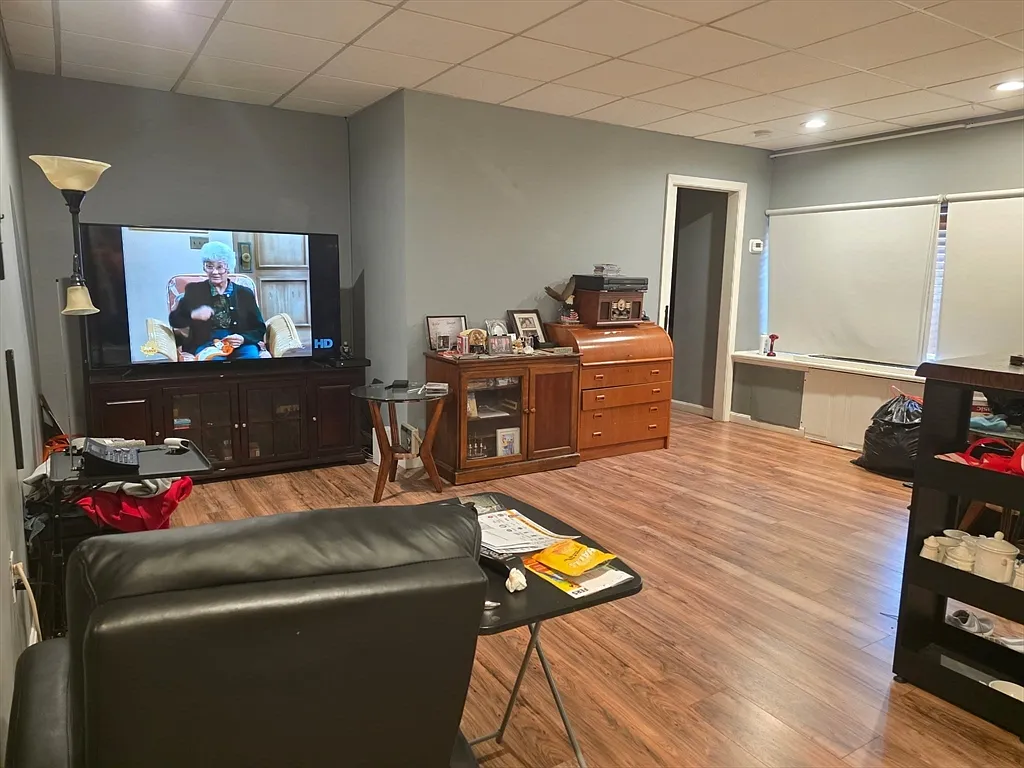 1 bed, 1.0 bath, 527 sqft, $2,100 — Photo 4