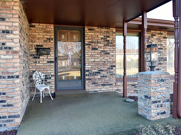 2nd image of 2918 Carriage Ln