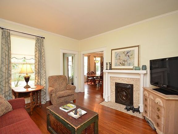 4th image of 125 Oak St