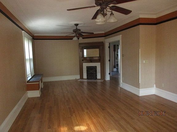 4th image of 614 W Brown St