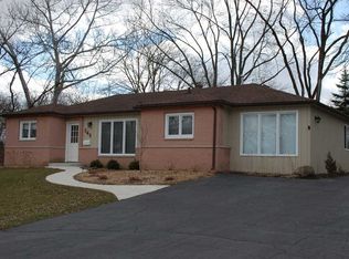 345 Hawthorn Ln, Hoffman Estates, IL 60169