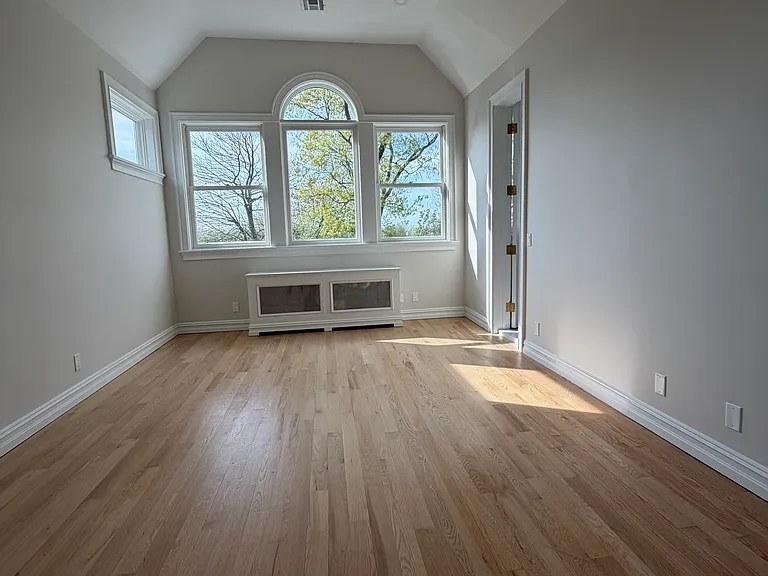 Sherwood Ave — Photo 23