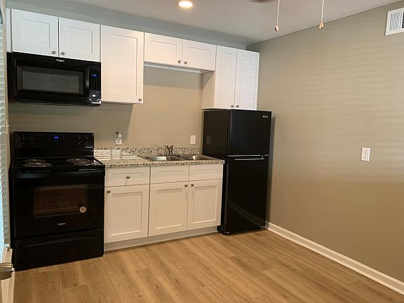 2nd image of 10841 Greenwillow St #9A