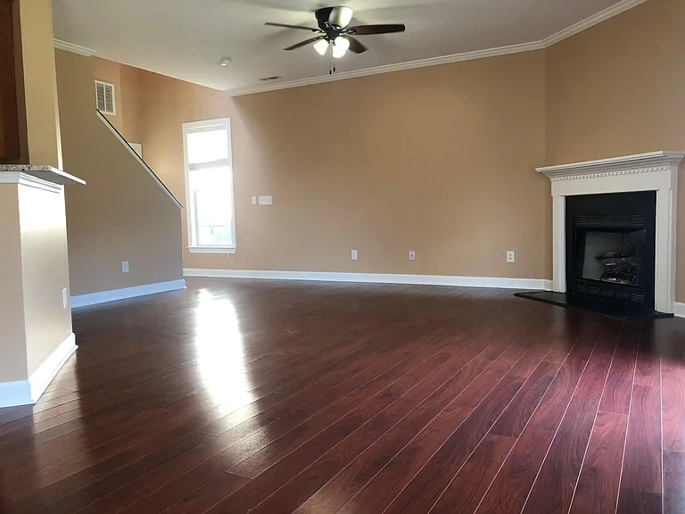11008 Farmville Rd — Photo 2