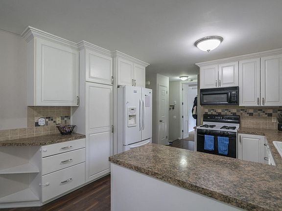 4th image of 3118 Windover Dr NE