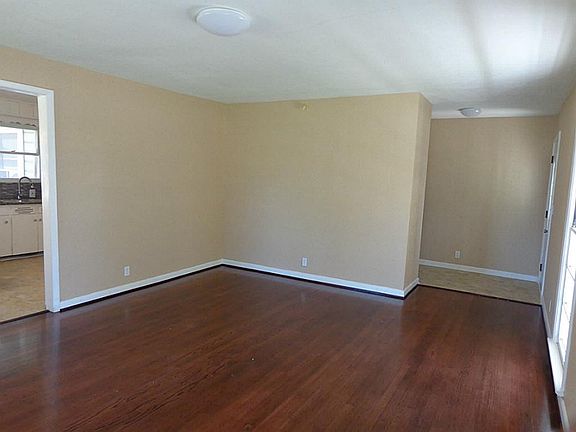 5th image of 1002 W Murrill St