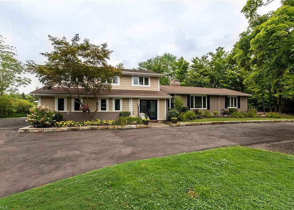 1st image of 40 Riverstone Dr
