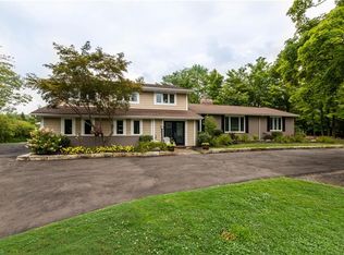 40 Riverstone Dr, Moreland Hills, OH 44022