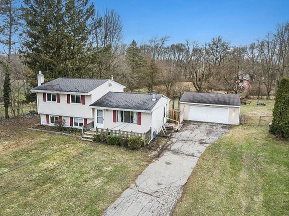 2nd image of 10094 Woodlawn Dr