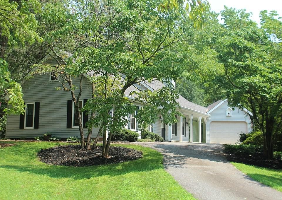 1st image of 203 Deerbrook Dr