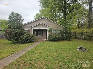 5315 Airport Dr, Charlotte, NC 28208