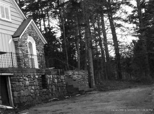 889 Elm St, Newport, ME 04953