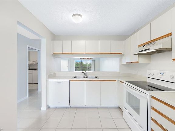 4th image of 3031 Sandpiper Bay Cir APT F301