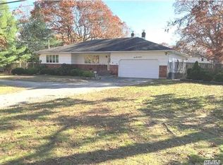 126 Hawthorne Ave, East Islip, NY 11730