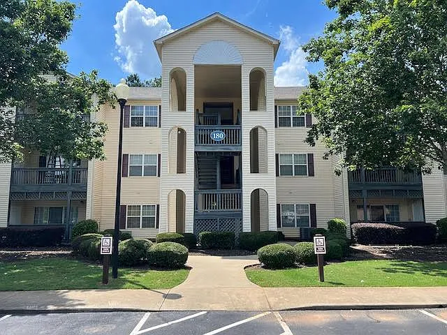 2 bed, 1066 sqft, $1,350 — Photo 2