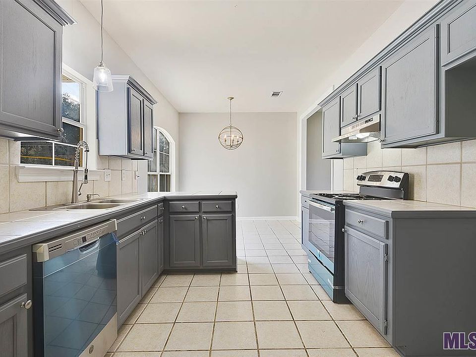 1st image of 10027 Lexington Dr