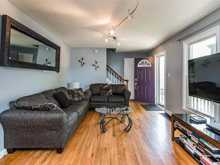 1014 Stanfield St — Photo 8
