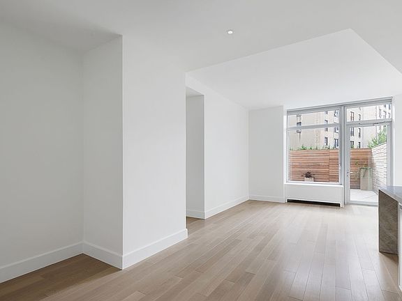 3rd image of 212 W 72nd St #3L