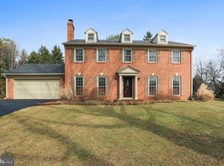 9001 Rouen Ln, Potomac, MD 20854