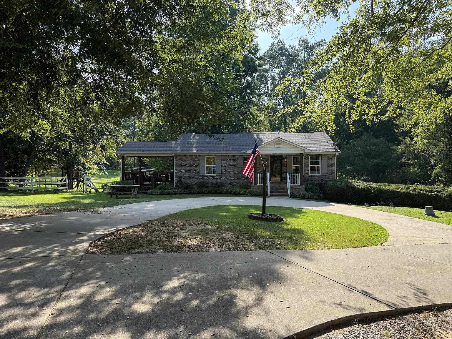 2 bed, 1400 sqft, $2,400 — Photo 2