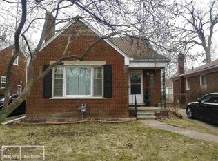 20655 Country Club Dr #20655, Harper Woods, MI 48225