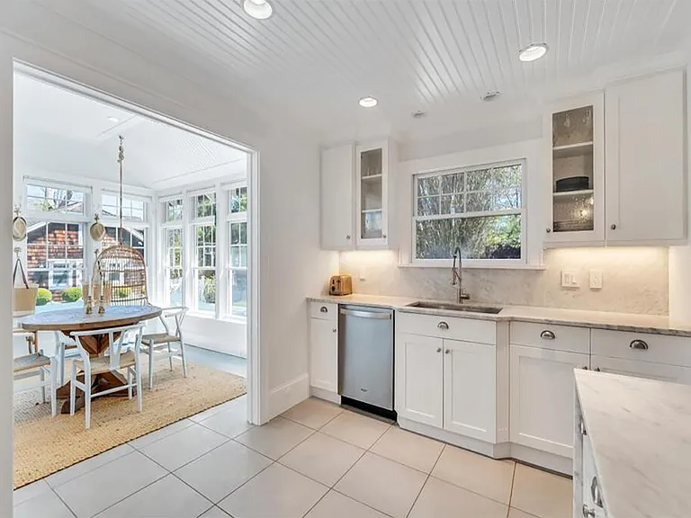 44 Henry St — Photo 10