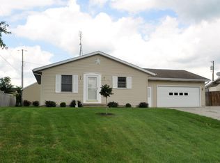 317 Golden Dr N, Topeka, IN