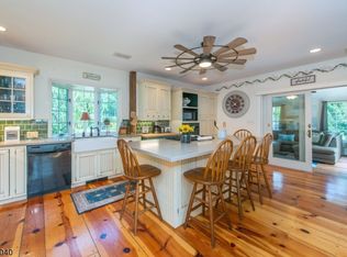 238 Cokesbury Rd, Lebanon, NJ 08833