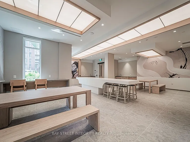10 Oak St #903 — Photo 29