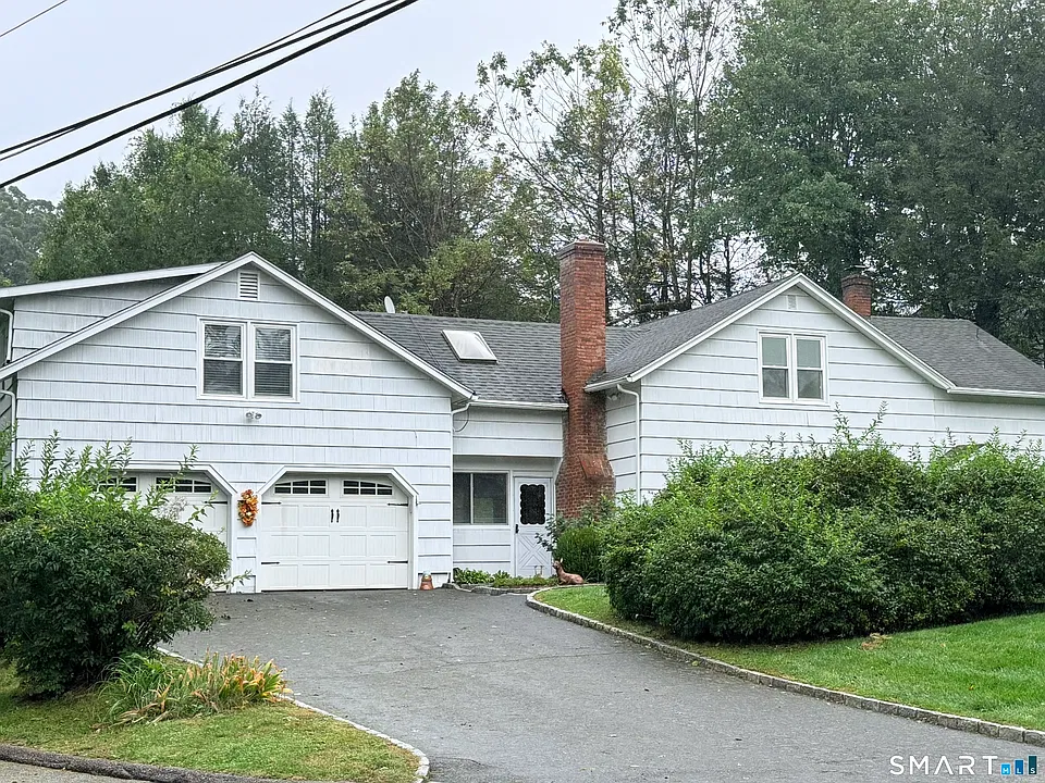 56 Richmondville Ave