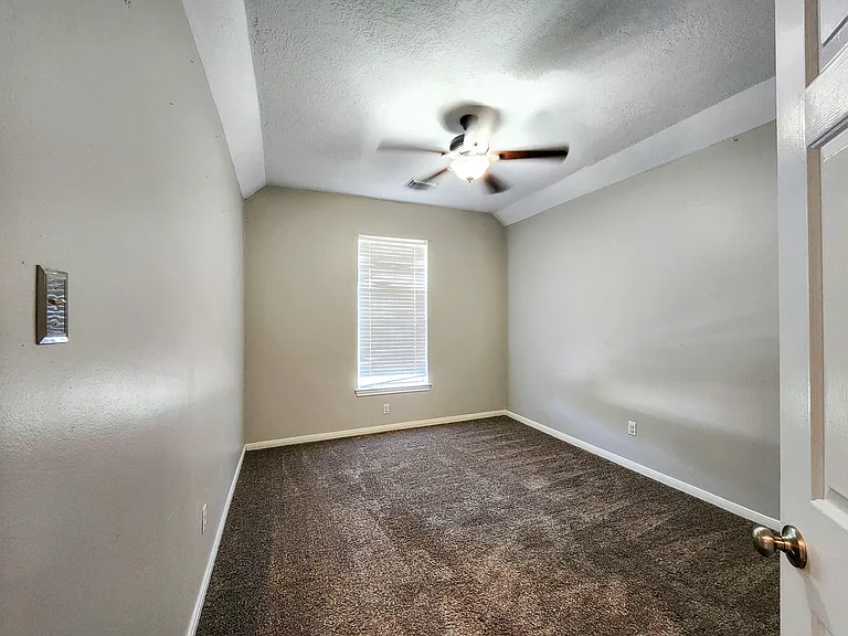 2412 N Mission Cir — Photo 16