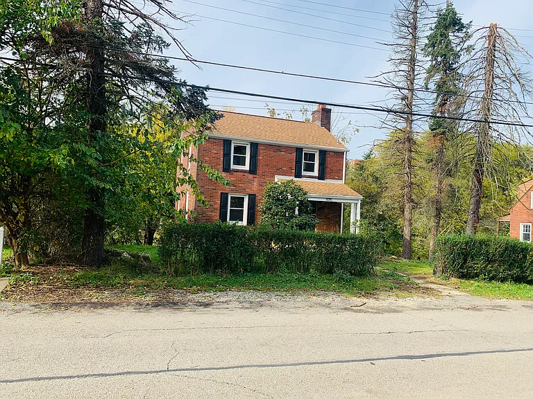 1015 Willow Dr — Photo 1
