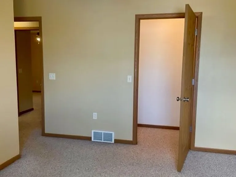 3566-3572 E Meadows Pl — Photo 27