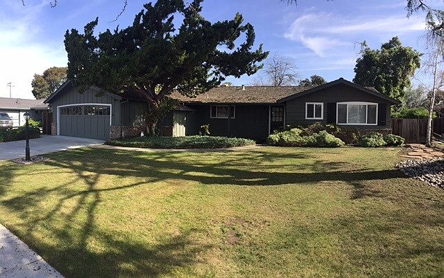 1st image of 2852 Castle Dr