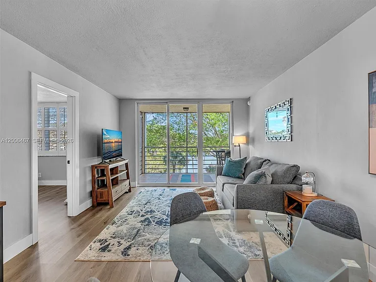 9340 Lagoon Pl #303 — Photo 16