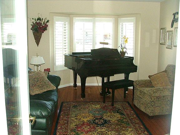 FRONT ROOM