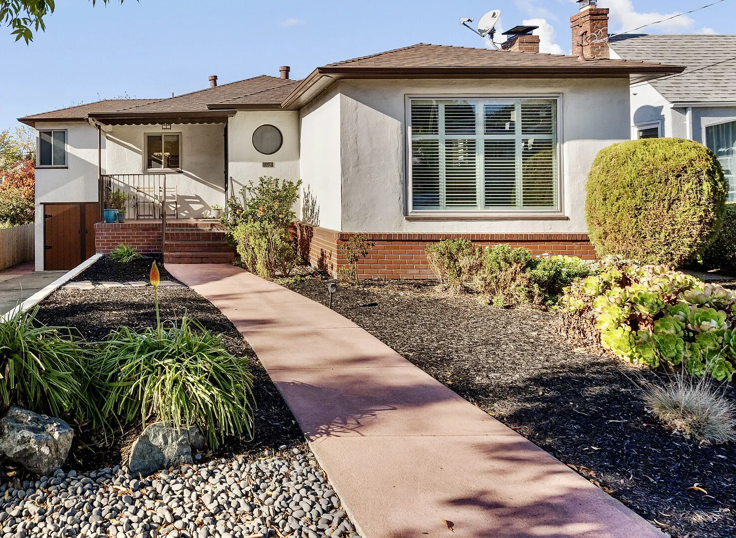Cozy & Stylish haven in the Heart of SF Bay Area East to BART & I-80 — Photo 1