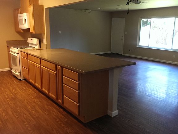 2nd image of 111 Toyon Dr