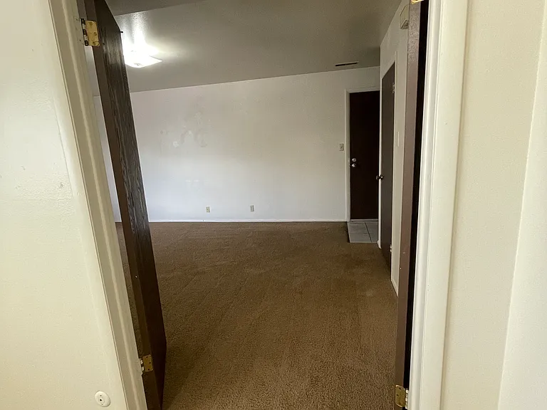 624 N Main St — Photo 4